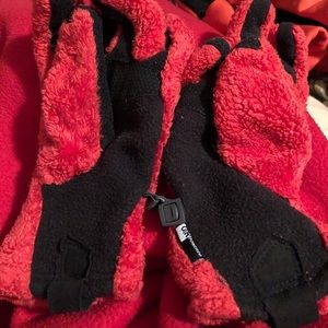 The Northface gloves. Size small pink and orange.